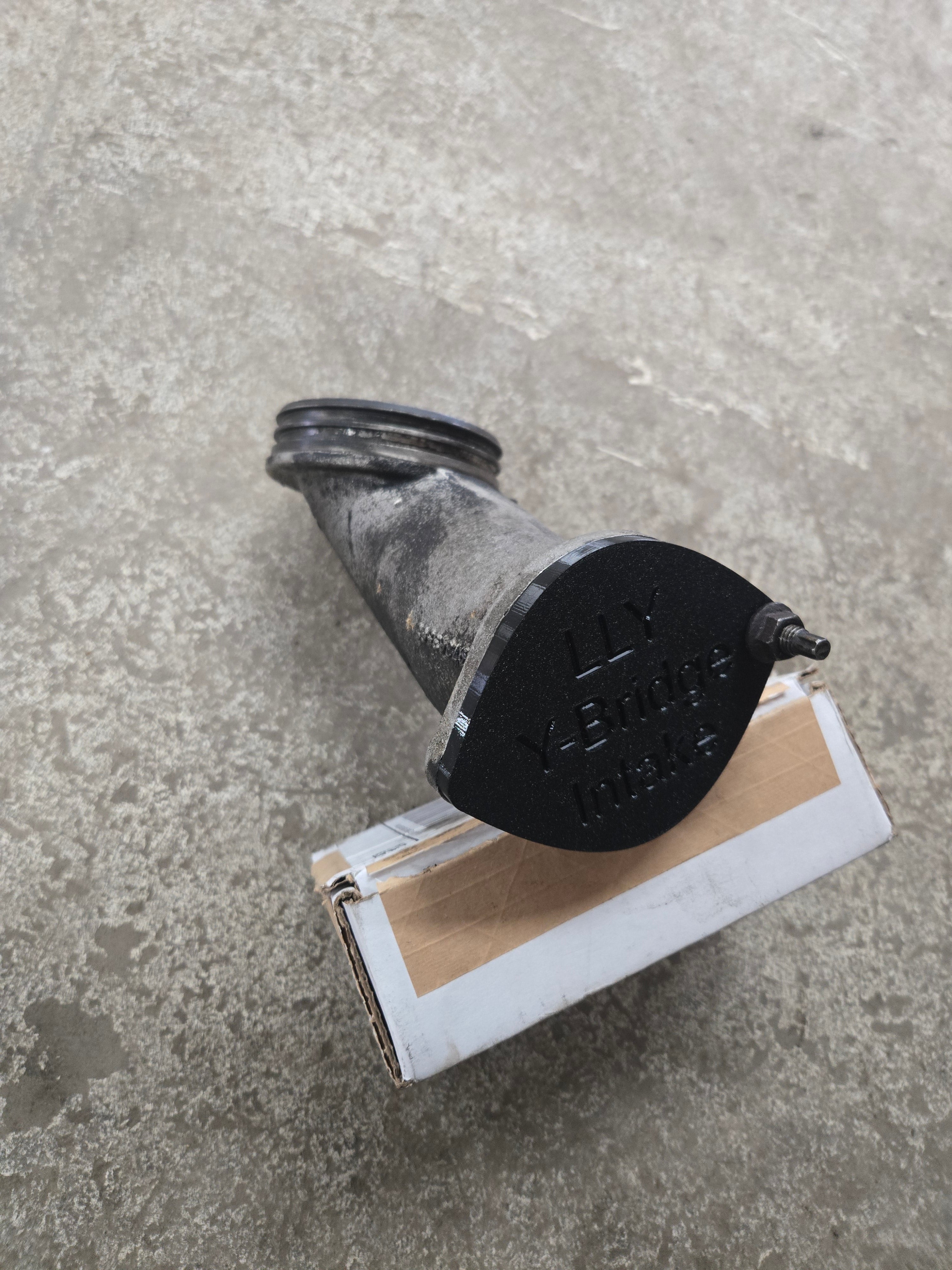 LLY Y-Bridge Intake Cover